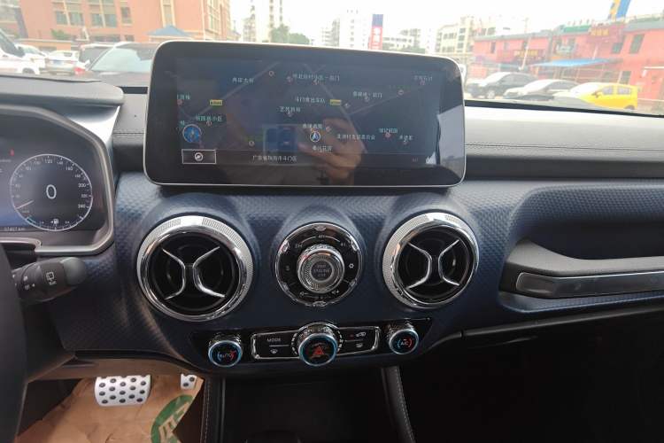 Used BAIC Off-Road BJ40 2020 2.3T Automatic Four-Wheel Drive Rainforest Expedition Edition Audio And AC Panel