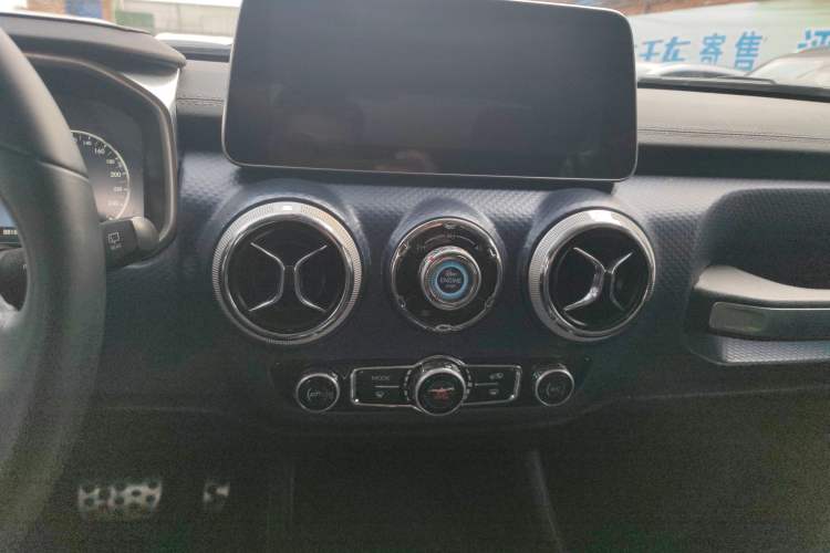 Used BAIC Off-Road BJ40 2020 2.0T Automatic Four-Wheel Drive Urban Hunter Edition Chivalrous Type Audio And AC Panel