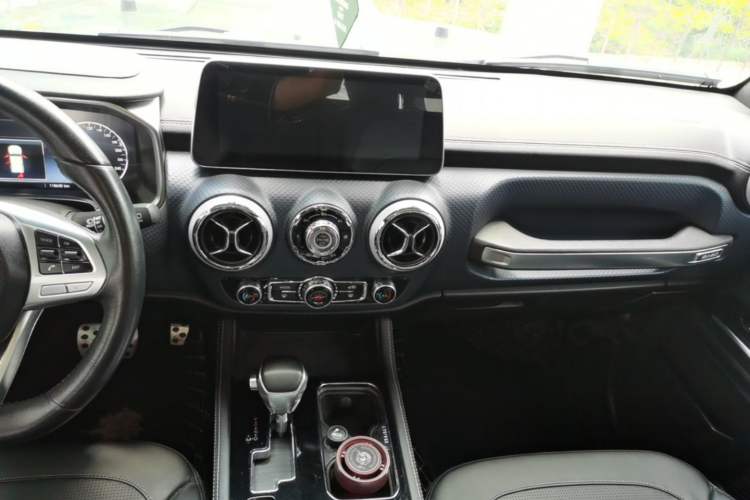 Used BAIC Off-Road BJ40 2020 2.3T Automatic Four-Wheel Drive Rainforest Expedition Edition Audio And AC Panel