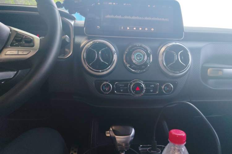 Used BAIC Off-Road BJ40 2020 2.3T Automatic Four-Wheel Drive Rainforest Expedition Edition Audio And AC Panel