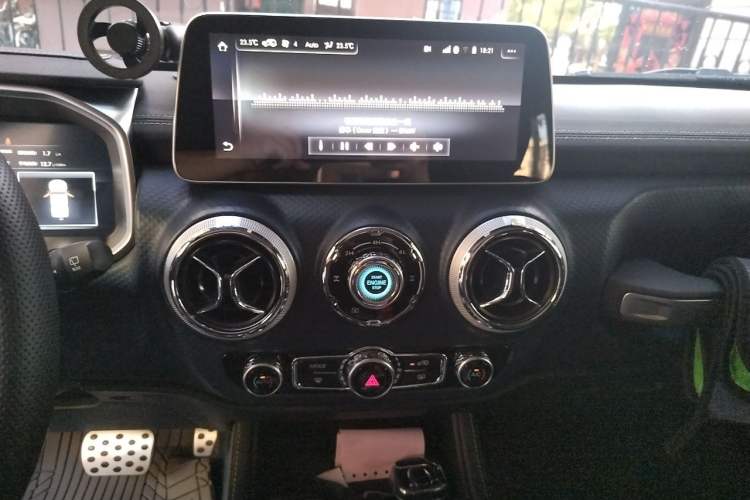 Used BAIC Off-Road BJ40 2020 2.0T Automatic Four-Wheel Drive Tribute Edition 2020 Supreme Version Audio And AC Panel