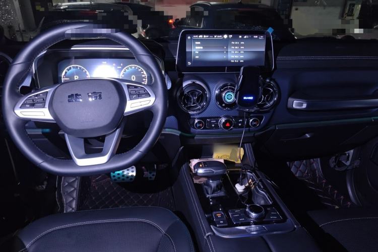 Used BAIC Off-Road BJ40 2020 2.0T Automatic Four-Wheel Drive Urban Hunter Edition Chivalrous Type Center Console