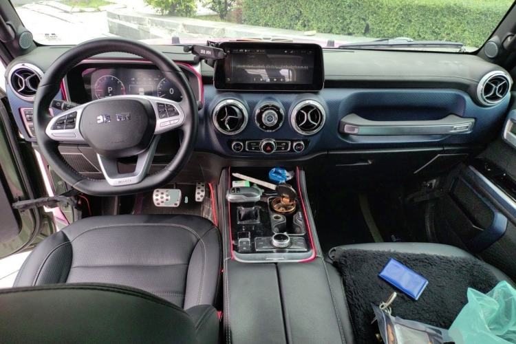 Used BAIC Off-Road BJ40 2020 2.0T Automatic Four-Wheel Drive Urban Hunter Edition Chivalrous Type Center Console