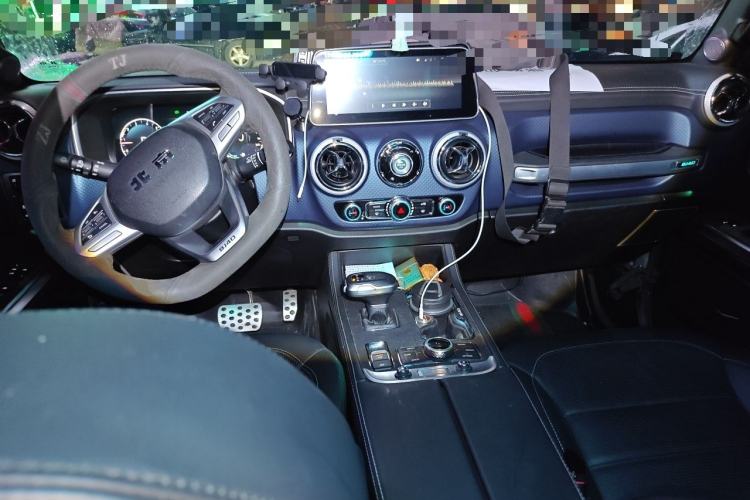 Used BAIC Off-Road BJ40 2020 2.0T Automatic Four-Wheel Drive Urban Hunter Edition Chivalrous Type Center Console