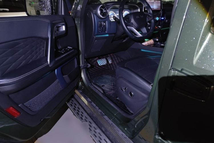 Used BAIC Off-Road BJ40 2020 2.0T Automatic Four-Wheel Drive Urban Hunter Edition Chivalrous Type Driver Seat