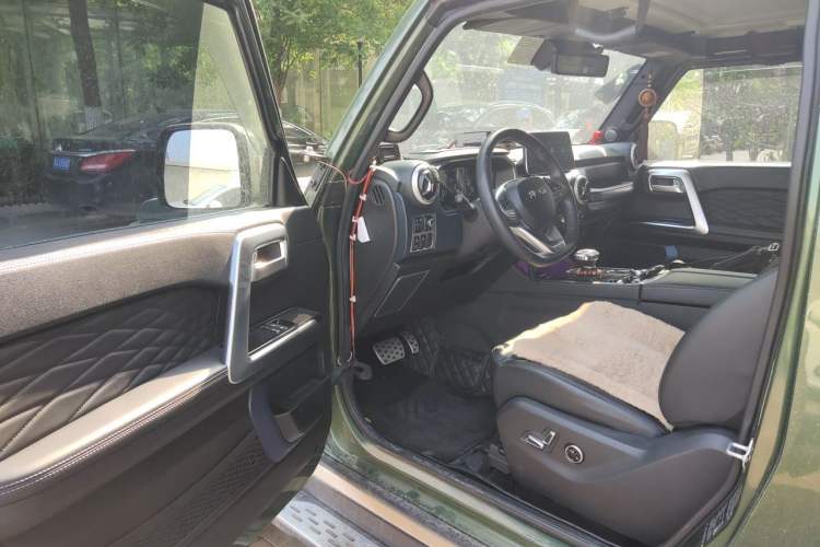 Used BAIC Off-Road BJ40 2020 2.0T Automatic Four-Wheel Drive Tribute Edition 2020 Supreme Version Driver Seat