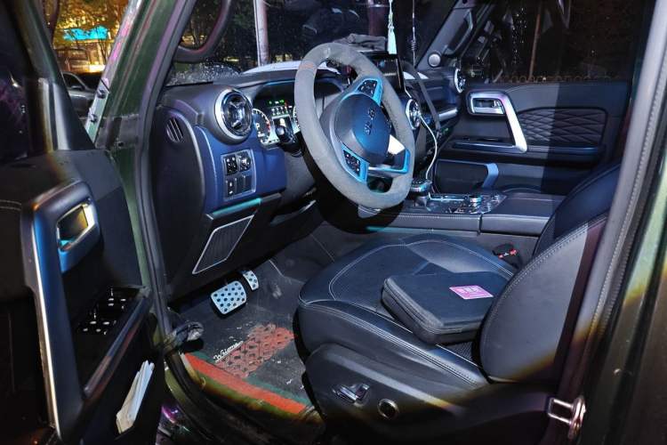 Used BAIC Off-Road BJ40 2020 2.0T Automatic Four-Wheel Drive Urban Hunter Edition Chivalrous Type Driver Seat