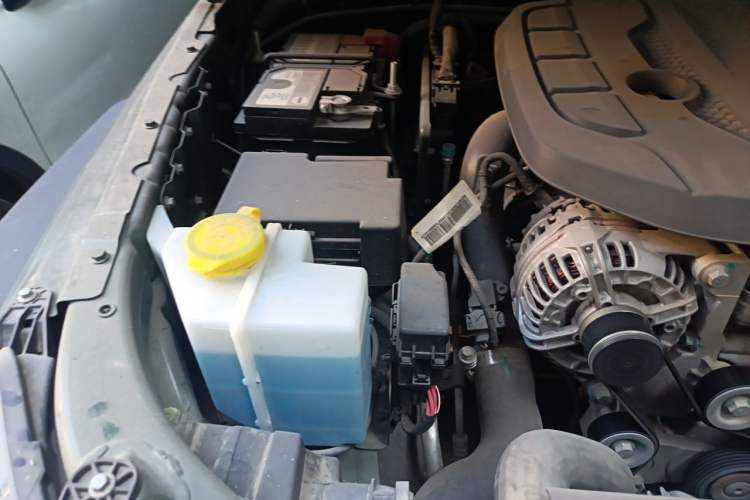 Used BAIC Off-Road BJ40 2020 2.3T Automatic Four-Wheel Drive Rainforest Expedition Edition Engine Bay Right