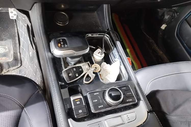 Used BAIC Off-Road BJ40 2020 2.0T Automatic Four-Wheel Drive Tribute Edition 2020 Supreme Version Gear Lever