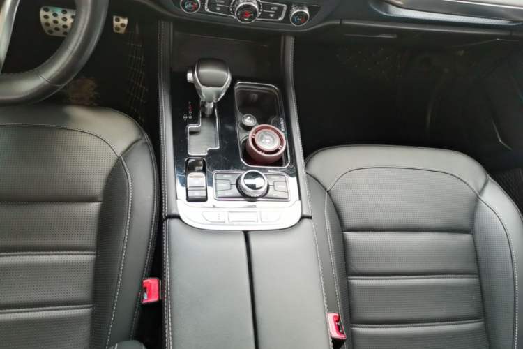 Used BAIC Off-Road BJ40 2020 2.3T Automatic Four-Wheel Drive Rainforest Expedition Edition Gear Lever