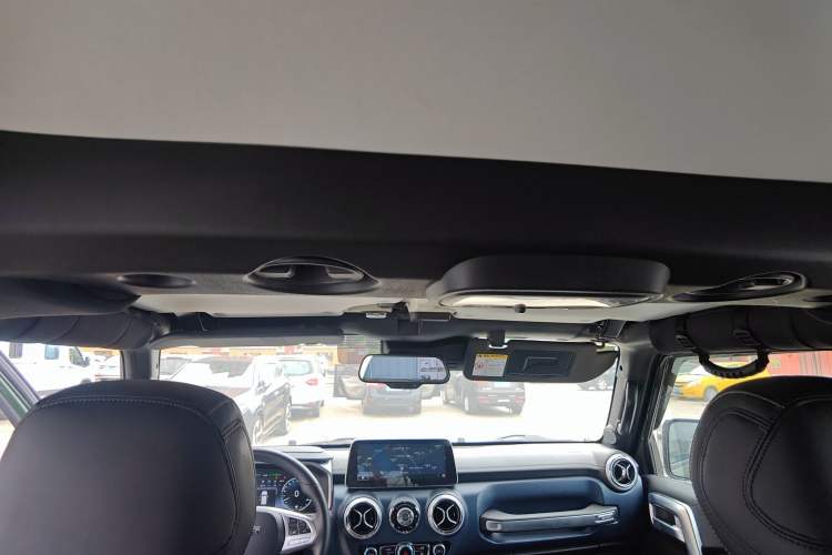 Used BAIC Off-Road BJ40 2020 2.3T Automatic Four-Wheel Drive Rainforest Expedition Edition Headliner