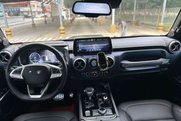 Used BAIC Off-Road BJ40 2020 2.3T Automatic Four-Wheel Drive Rainforest Expedition Edition Interior 3