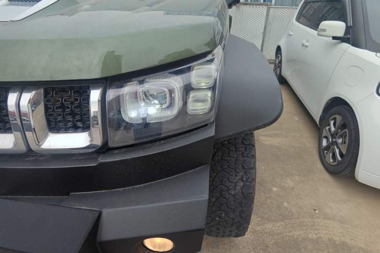 Used BAIC Off-Road BJ40 2020 2.3T Automatic Four-Wheel Drive Rainforest Expedition Edition Left Front Headlight