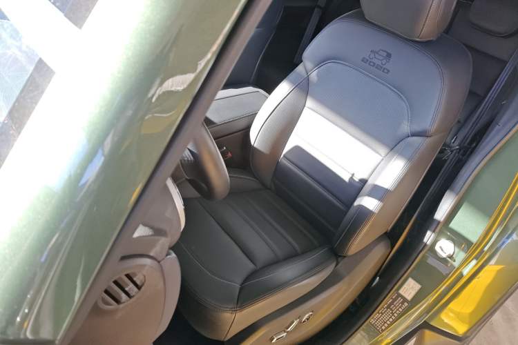 Used BAIC Off-Road BJ40 2020 2.0T Automatic Four-Wheel Drive Tribute Edition 2020 Xieke Version Left Front Seat