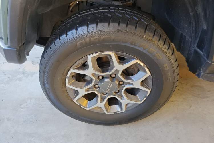 Used BAIC Off-Road BJ40 2020 2.0T Automatic Four-Wheel Drive Tribute Edition 2020 Xieke Version Left Front Wheel Hub