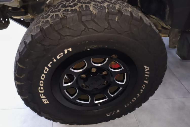 Used BAIC Off-Road BJ40 2020 2.3T Automatic Four-Wheel Drive Rainforest Expedition Edition Left Front Wheel Hub