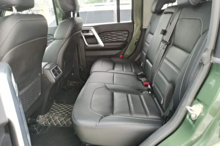 Used BAIC Off-Road BJ40 2020 2.3T Automatic Four-Wheel Drive Rainforest Expedition Edition Left Rear Seat