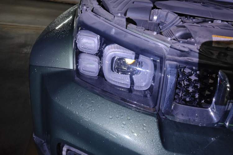 Used BAIC Off-Road BJ40 2020 2.0T Automatic Four-Wheel Drive Urban Hunter Edition Chivalrous Type Right Front Headlight