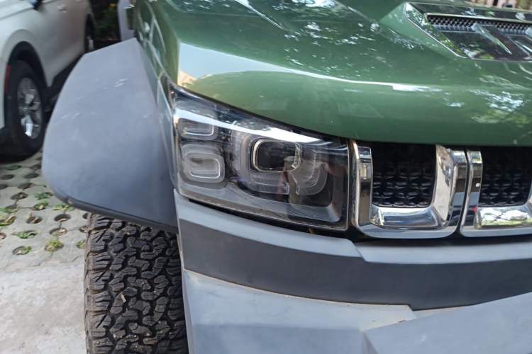 Used BAIC Off-Road BJ40 2020 2.3T Automatic Four-Wheel Drive Rainforest Expedition Edition Right Front Headlight