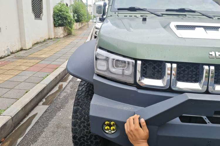 Used BAIC Off-Road BJ40 2020 2.3T Automatic Four-Wheel Drive Rainforest Expedition Edition Right Front Headlight