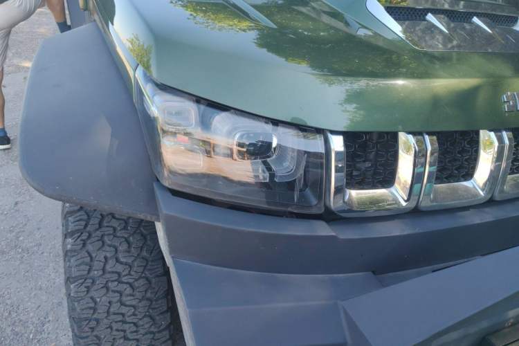 Used BAIC Off-Road BJ40 2020 2.3T Automatic Four-Wheel Drive Rainforest Expedition Edition Right Front Headlight