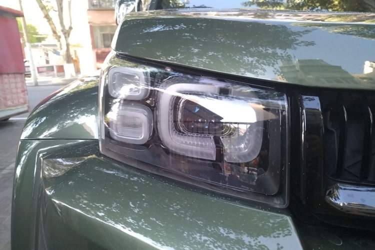 Used BAIC Off-Road BJ40 2020 2.0T Automatic Four-Wheel Drive Tribute Edition 2020 Supreme Version Right Front Headlight