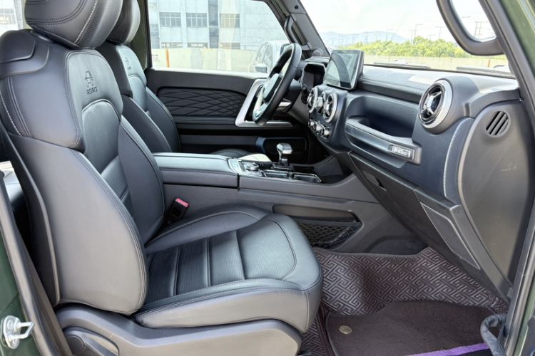 Used BAIC Off-Road BJ40 2020 2.0T Automatic Four-Wheel Drive Tribute Edition 2020 Xieke Version Right Front Seat