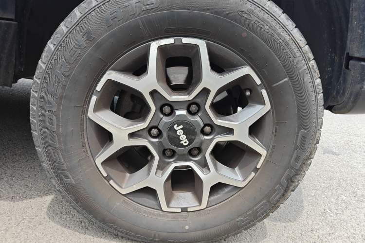 Used BAIC Off-Road BJ40 2020 2.0T Automatic Four-Wheel Drive Tribute Edition 2020 Xieke Version Right Front Wheel Hub