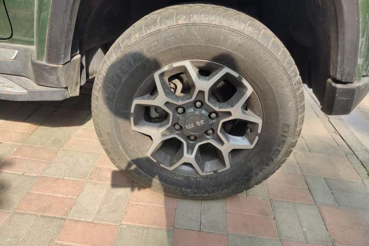 Used BAIC Off-Road BJ40 2020 2.0T Automatic Four-Wheel Drive Tribute Edition 2020 Supreme Version Right Front Wheel Hub
