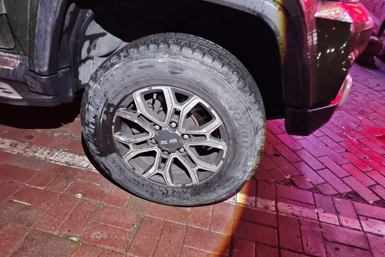 Used BAIC Off-Road BJ40 2020 2.0T Automatic Four-Wheel Drive Urban Hunter Edition Chivalrous Type Right Front Wheel Hub