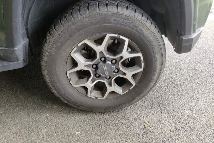 Used BAIC Off-Road BJ40 2020 2.0T Automatic Four-Wheel Drive Tribute Edition 2020 Supreme Version Right Front Wheel Hub