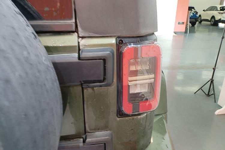 Used BAIC Off-Road BJ40 2020 2.0T Automatic Four-Wheel Drive Tribute Edition 2020 Supreme Version Right Rear Taillight