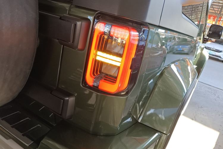 Used BAIC Off-Road BJ40 2020 2.0T Automatic Four-Wheel Drive Tribute Edition 2020 Xieke Version Right Rear Taillight