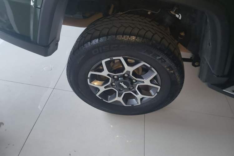 Used BAIC Off-Road BJ40 2020 2.0T Automatic Four-Wheel Drive Tribute Edition 2020 Xieke Version Right Rear Wheel Hub