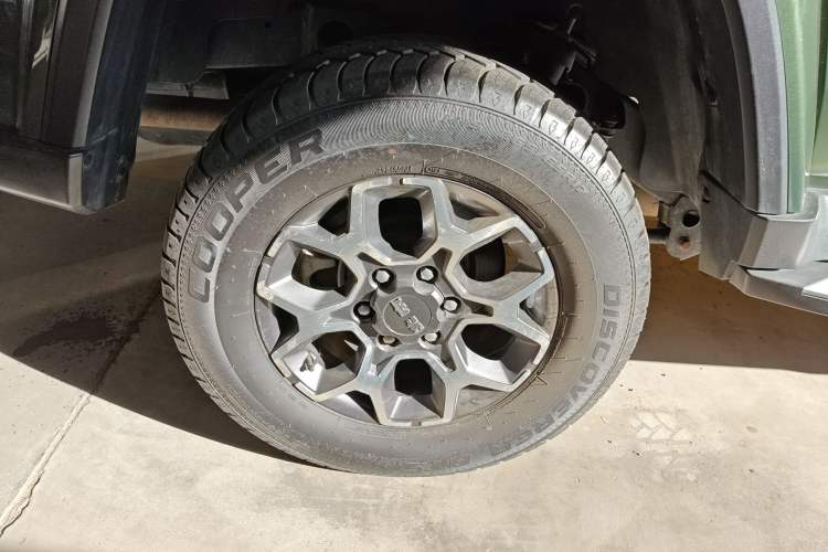 Used BAIC Off-Road BJ40 2020 2.0T Automatic Four-Wheel Drive Tribute Edition 2020 Xieke Version Right Rear Wheel Hub