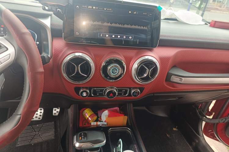 Used BAIC Off-Road BJ40 2020 2.0T Automatic Two-Wheel Drive Urban Hunter Edition Chivalrous Type Audio And AC Panel
