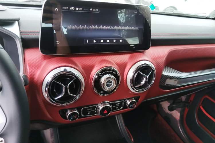 Used BAIC Off-Road BJ40 2020 2.0T Automatic Four-Wheel Drive Urban Hunter Edition Chivalrous Type Audio And AC Panel