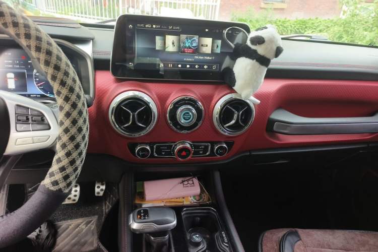 Used BAIC Off-Road BJ40 2020 2.0T Automatic Four-Wheel Drive Urban Hunter Edition Chivalrous Type Audio And AC Panel