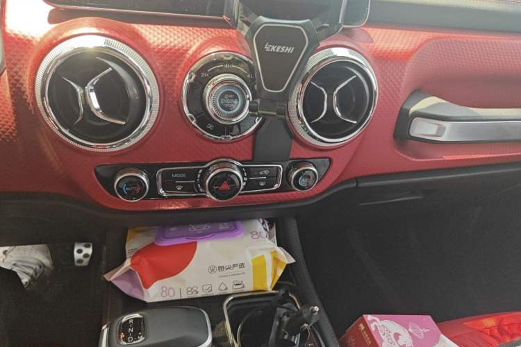 Used BAIC Off-Road BJ40 2020 2.0T Automatic Four-Wheel Drive Urban Hunter Edition Chivalrous Type Audio And AC Panel