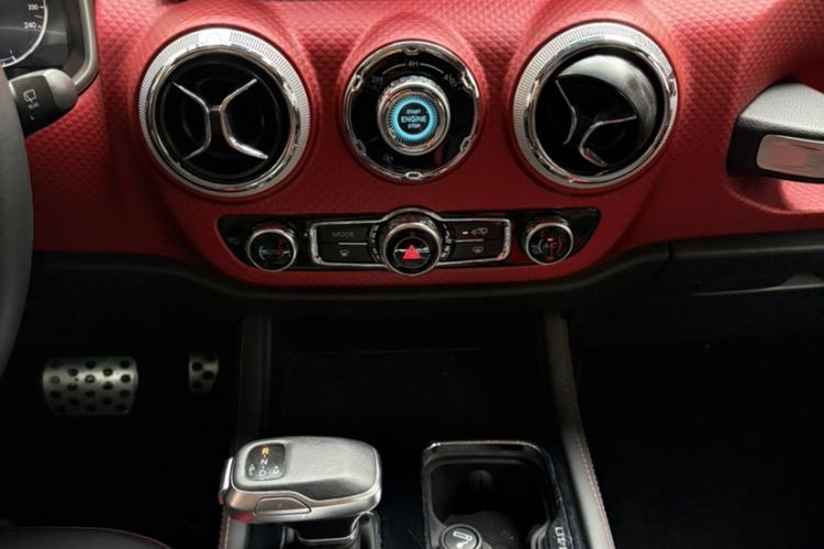 Used BAIC Off-Road BJ40 2020 2.0T Automatic Four-Wheel Drive Urban Hunter Edition Chivalrous Type Audio And AC Panel