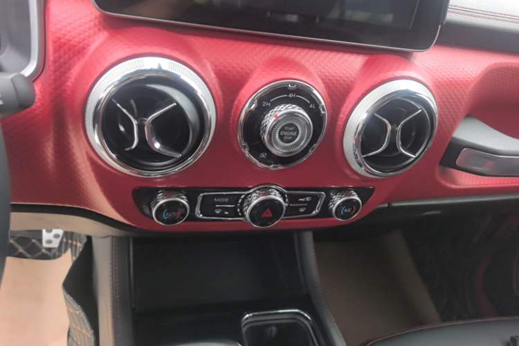 Used BAIC Off-Road BJ40 2020 2.0T Automatic Four-Wheel Drive Urban Hunter Edition Chivalrous Type Audio And AC Panel
