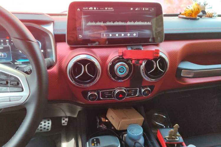 Used BAIC Off-Road BJ40 2020 2.0T Automatic Four-Wheel Drive Urban Hunter Edition Chivalrous Type Audio And AC Panel