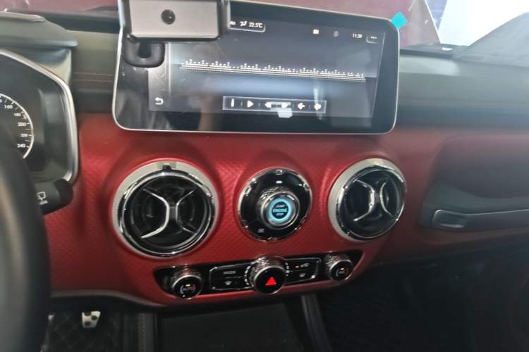 Used BAIC Off-Road BJ40 2020 2.0T Automatic Two-Wheel Drive Urban Hunter Edition Chivalrous Type Audio And AC Panel