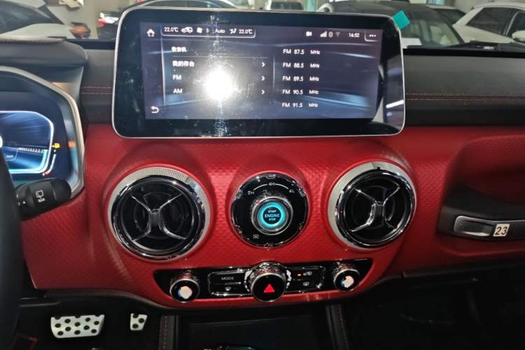 Used BAIC Off-Road BJ40 2020 2.0T Automatic Four-Wheel Drive Urban Hunter Edition Chivalrous Type Audio And AC Panel