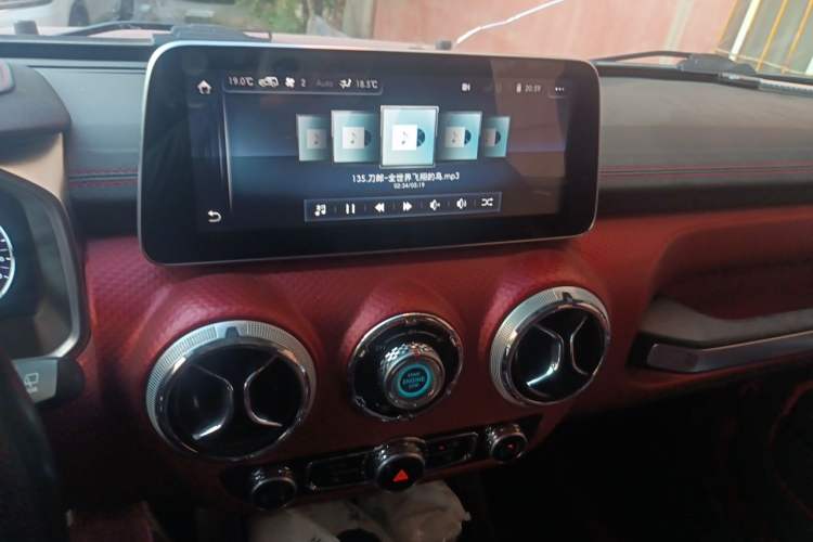 Used BAIC Off-Road BJ40 2020 2.0T Automatic Four-Wheel Drive Urban Hunter Edition Chivalrous Type Audio And AC Panel