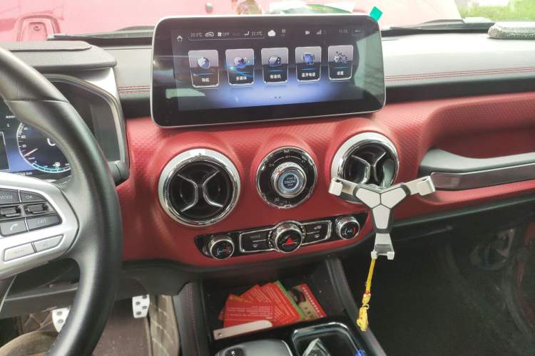 Used BAIC Off-Road BJ40 2020 2.0T Automatic Four-Wheel Drive Urban Hunter Edition Chivalrous Type Audio And AC Panel