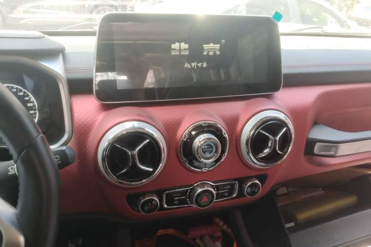 Used BAIC Off-Road BJ40 2020 2.0T Automatic Four-Wheel Drive Urban Hunter Edition Chivalrous Type Audio And AC Panel