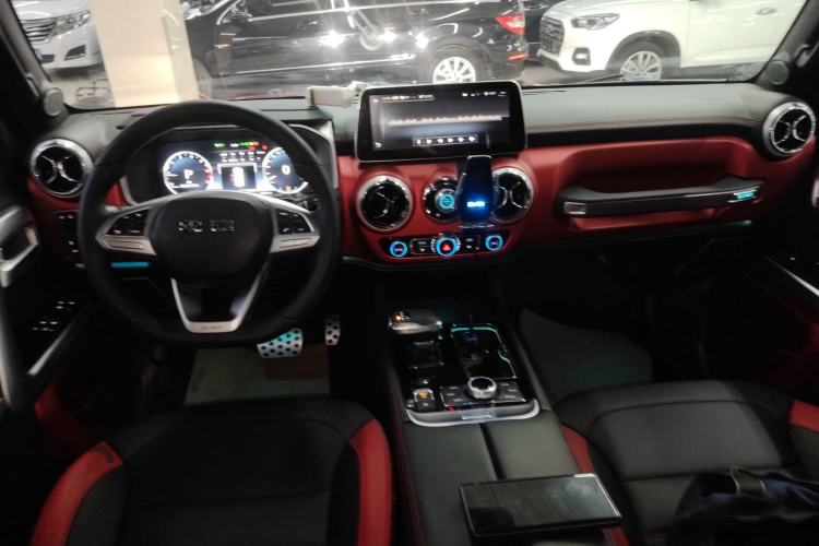 Used BAIC Off-Road BJ40 2020 2.0T Automatic Four-Wheel Drive Urban Hunter Edition Chivalrous Type Center Console