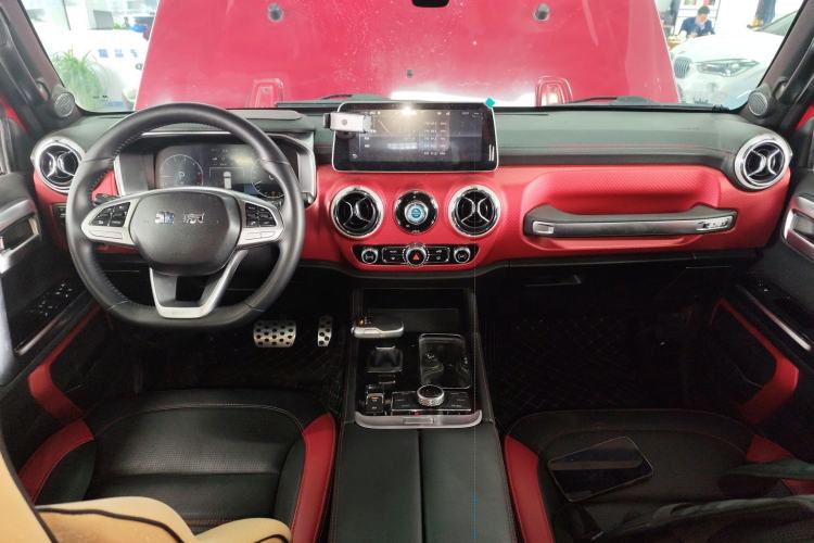 Used BAIC Off-Road BJ40 2020 2.0T Automatic Two-Wheel Drive Urban Hunter Edition Chivalrous Type Center Console
