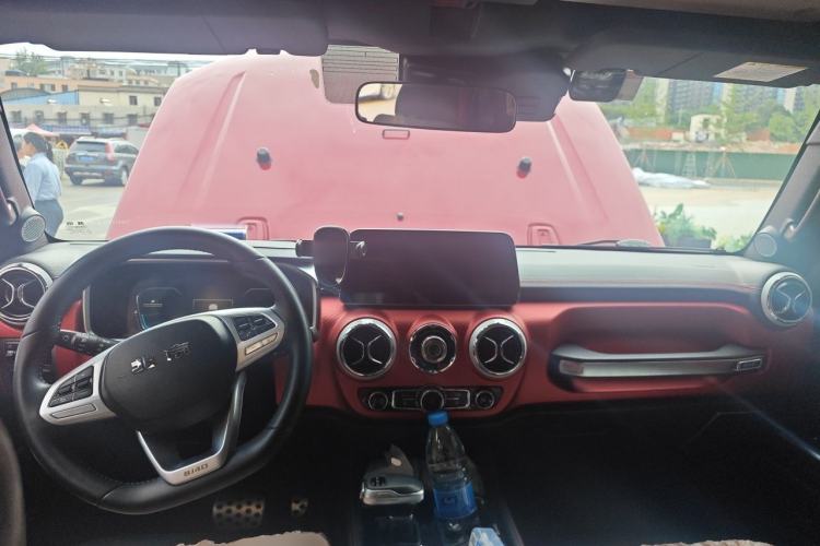 Used BAIC Off-Road BJ40 2020 2.0T Automatic Four-Wheel Drive Urban Hunter Edition Chivalrous Type Center Console